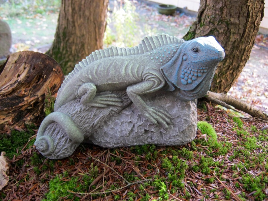 Iguana, Iguana Garden Statue, Reptile Garden Decor, Painted Concrete