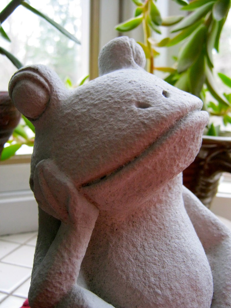 relaxing frog statue