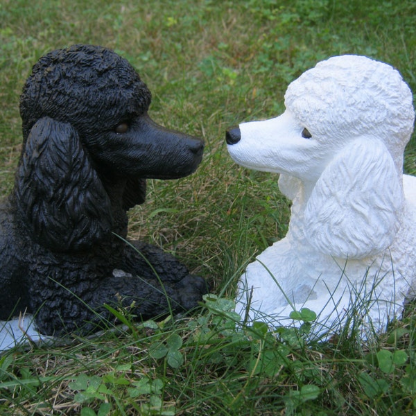 Estatua de caniche, caniche negro, caniche blanco, decoración de jardín de cemento, estatuas de perros, figuras de caniche, perro de concreto, lápida conmemorativa para mascotas