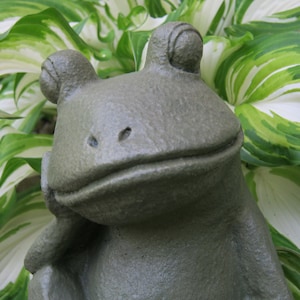 Frog Garden Statue, Relaxing Concrete Frog, Cement Garden Art Decor, Green Frogs, Concrete Yard Art Statues, Garden Statue, Concrete Statue