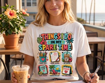 Cosas que hago en mi tiempo libre: diseño de libros para profesores de la isla, enseño a niños a corregir exámenes y sueño con días de playa.