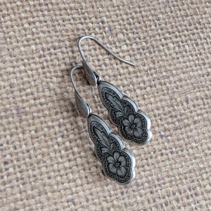 Antiqued Silver Flower Dangle Earrings: Scalloped Floral Jewelry