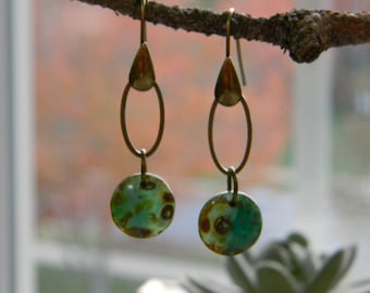 Brincos boho, brincos pendurados, verde-terra, brincos de contas de vidro tcheco, brincos naturais simples, joias de contas, joias boho, ciganas, hippie