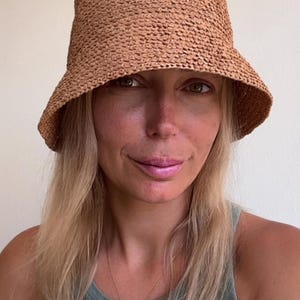 Sombrero de playa para viajes, sombrero de cubo de ganchillo para verano, sombrero de rafia natural orgánica, sombrero para el sol, sombrero de ala ancha, sombrero elegante para mujer, sombrero de paja beige