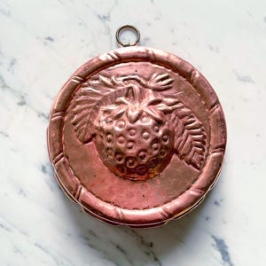 Vintage Kupfer Jello-Form, Erdbeer-Gelee-Form, Geburts-Gramm-Kupferform, rustikale Bauernhaus- und Mid-Century-Wanddekoration, 15 x 5,5 cm