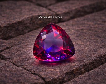 Gema de alejandrita natural: 33 quilates, corte trillón, color cambiante