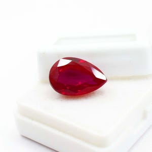 8 karaat natuurlijke robijn, peervormig geslepen, 14x9x6 mm, losse rode edelsteen voor het maken van ringen, hangers en sieraden.
