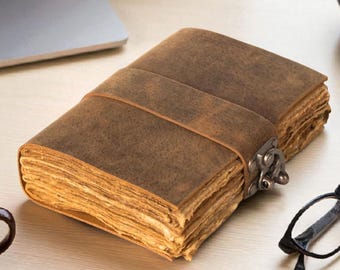 Diario de cuero vintage hecho a mano: Libro de hechizos de las sombras en blanco, cuaderno de grimorio, diario con borde desbarbado y cierre de candado, 3 colores a elegir.