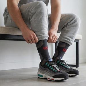 Nike Air Max 95 Greedy/What The Matching Crew-strumpor | Chaotic Collector Streetwear Mashup bild 8