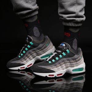 Nike Air Max 95 Greedy/What The Matching Crew-strumpor | Chaotic Collector Streetwear Mashup bild 2