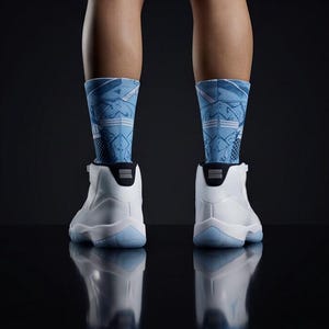ジョーダン11レトロ コロンビアレジェンドブルー 2024 クルーソックス付き | UNCカロライナブルー ストリートウェア 画像 3