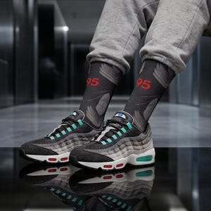 Nike Air Max 95 Greedy/What The Matching Crew-strumpor | Chaotic Collector Streetwear Mashup bild 6