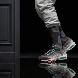 Nike Air Max 95 Greedy/What The Matching Crew-strumpor | Chaotic Collector Streetwear Mashup bild 9