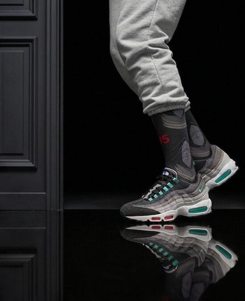 Nike Air Max 95 Greedy/What The Matching Crew-strumpor | Chaotic Collector Streetwear Mashup bild 9