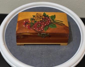 Hand Painted Floral Cedar Keepsake Box Callicoon Center New York Souvenir
