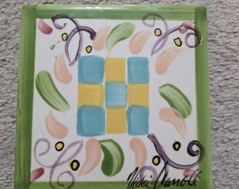 Vicki Carroll ondertekend Studio Art aardewerk onderzetter 4" | Grillige onderzetter