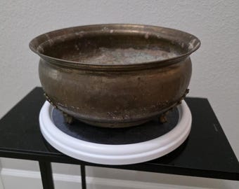 Cuenco de cobre antiguo de 29 cm con base / Maceta con acabado de latón ornamentado / India