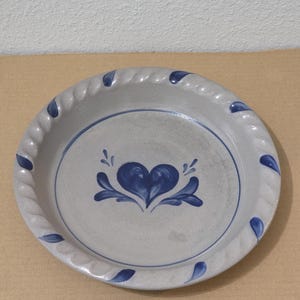 Rowe Pottery Works 2002 Blå Hjärta Saltglasyr Stengods Pajform 10 Tum Skål