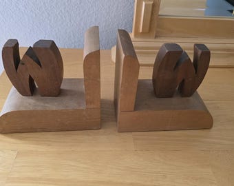 Vintage MCM snidade träbokstäver med bokstaven W - massivt trä kontorsinredning mitten av århundradet
