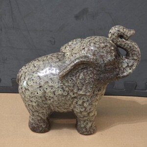 Figura grande de elefante de cerámica moteada con estampado de leopardo y esmalte jaspeado de 28 cm (11 pulgadas)