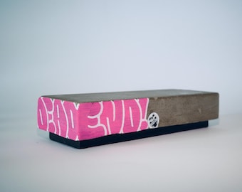 Cornisa del juzgado: hormigón moldeado a mano y sellado