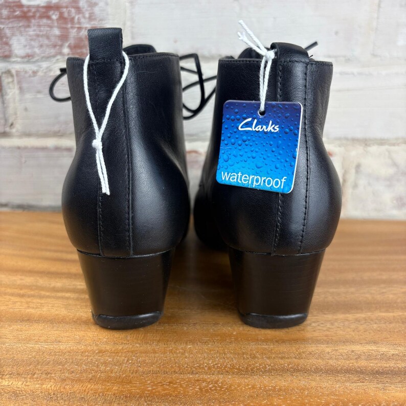 Clarks Waterproof Leather Lace Up Ankle Boots Women's Size 7 Black image 3