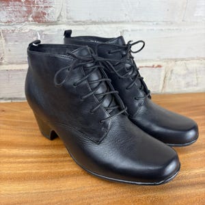 Clarks Waterproof Leather Lace Up Ankle Boots Women's Size 7 Black image 2