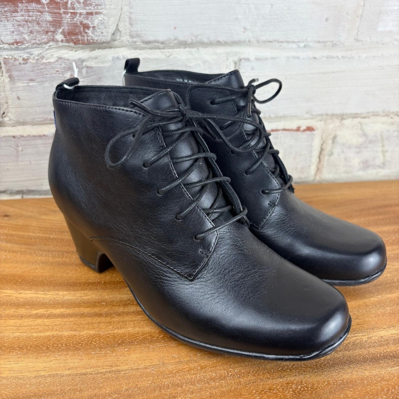 Clarks Waterproof Leather Lace Up Ankle Boots Women's Size 7 Black image 2