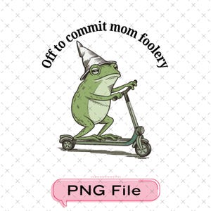 Könnte beinhalten: Illustration einer grünen Frosches mit Zaubererhut auf einem Roller. Der Text "Off to commit mom foolery" steht darüber. Ein rosa Banner unten zeigt "PNG File".