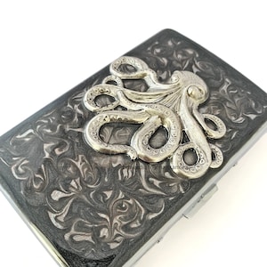 Étui à cigarettes en métal pieuvre incrusté d&#39;émail peint à la main design tourbillon gris Kraken victorien nautique Options personnalisées disponibles