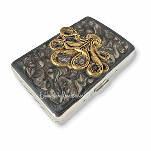 Étui à cigarettes ancien en métal pieuvre doré incrusté d&#39;émail tourbillon gris peint à la main Kraken victorien nautique Options personnalisées disponibles