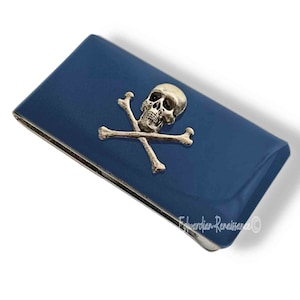 Calavera y tibias cruzadas Money Clip de inspiración gótica con incrustaciones en esmalte azul marino pintado a mano con opción personalizada y de color