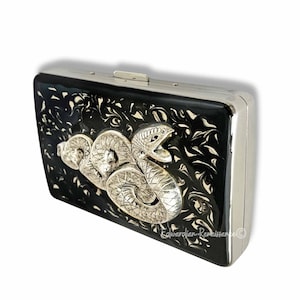 Cartera antigua de serpiente plateada, estuche con cierre RFID, estilo vintage, diseño gótico, opciones de regalo y color personalizados, en esmalte con efecto de tinta negra.