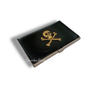 Antikes Gold Totenkopf Visitenkartenetui eingelegt in handbemalter schwarzer Emaille Goth inspiriert mit personalisierten und Farboptionen