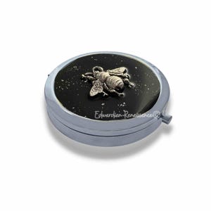 Queen Bee Pillenbox: Handbemaltes viktorianisches Emaille-Design mit Spiegel