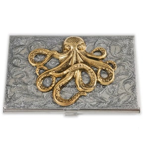 Estuche para tarjetas de presentación de pulpo con incrustaciones de esmalte pintado a mano Cartera de metal Steampunk Kraken Diseño de remolino plateado Colores personalizados y personalizados