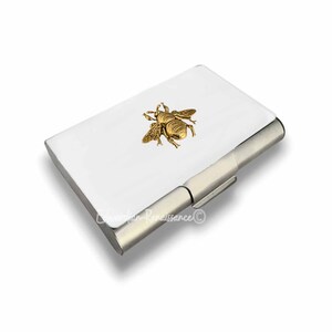 Antiek gouden bijenhouder voor grote visitekaartjes ingelegd in wit geëmailleerd art-deco insectenontwerp Gepersonaliseerde en kleuropties beschikbaar
