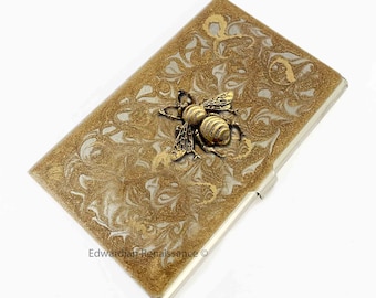 Queen Bee Visitenkartenetui: Handbemaltes goldenes Emaille