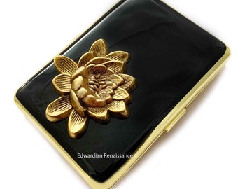 Lotus Gold Zigarettenetui in Handbemalt Schwarz Emaille Art Deco Zen inspiriert mit individueller Gravur und Farboptionen