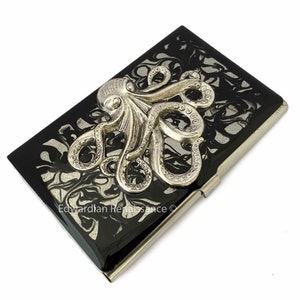 Oktopus Visitenkartentasche in handbemalte schwarze Tinte Wirbel Emaille Gothic Kraken mit Personalisierung und Farboptionen