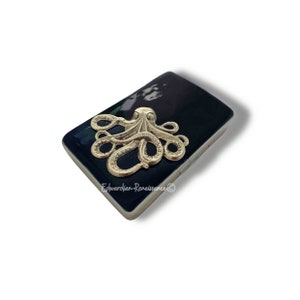Étui à cigarettes Octopus incrusté d&#39;émail noir peint à la main, portefeuille en métal Kraken néo-victorien avec options de personnalisation et de couleur