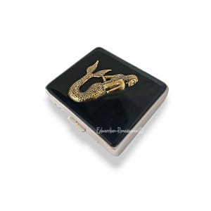 Portapillole a forma di sirena in oro antico, 8 scomparti per i giorni, custodia settimanale, ispirato alla nautica, regalo personalizzato e opzioni di colore, in smalto nero