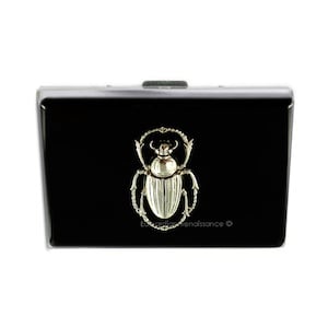 Portefeuille de carte de crédit en métal en argent antique Incrusté en émail noir RFID Blocker Case Egyptian Beetle avec options personnalisées et de couleur