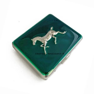 Paard Wekelijkse Pillendoos met 8 Compartimenten Ingelegd in HandGeschilderd Groen Ondoorzichtig Emaille Art Deco Geïnspireerd Personaliseren en Kleuropties