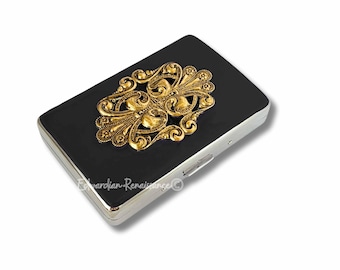 Premium Photo | Choice Of Modern Smoking Concept Disposable Electronic Cigarettes And Broken