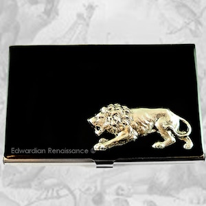 Porte-carte de visite Prowling Lion Safari Inspired Incrusté dans un étui à cartes en métal émaillé peint à la main Couleur personnalisée et options personnalisées