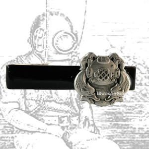 Deep Sea Diver Helm Krawattenklammer eingelegt inspiriert in der Hand gemalt Emaille Vintage nautischen mit Farboptionen
