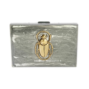 Porte-cartes de crédit Scarab avec organiseur de cartes incrusté dans un boîtier anti-RFID argenté métallique peint à la main et choix de couleurs