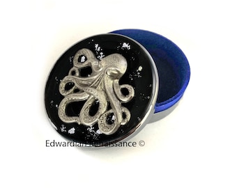Oktopus Schmuckschatulle: Silberfarben, handbemalt im maritimen Design