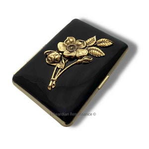Florales Zigarettenetui in Handbemalt Schwarze Emaille Jugendstil Rosen Motiv mit individueller Gravur und Farboptionen